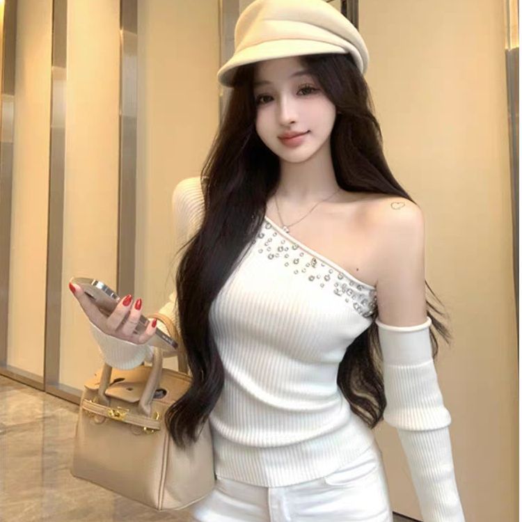 Figure-flattering Asymmetrical Cropped Top