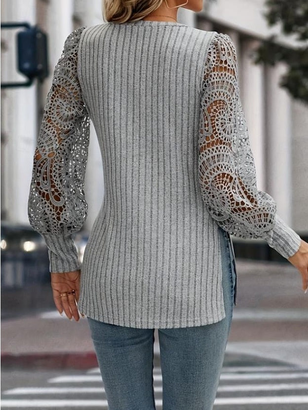 Loose-fitting Long-sleeve T-shirt With A Round Neckline